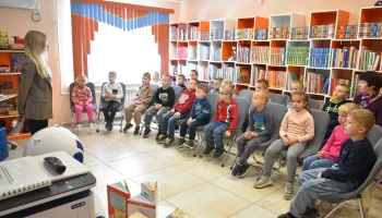 Маленькие гости в библиотеке: волшебство книг и робота Маши