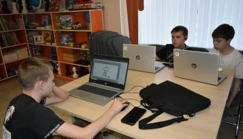 Мобильный Кванториум: "Вежливые роботы"