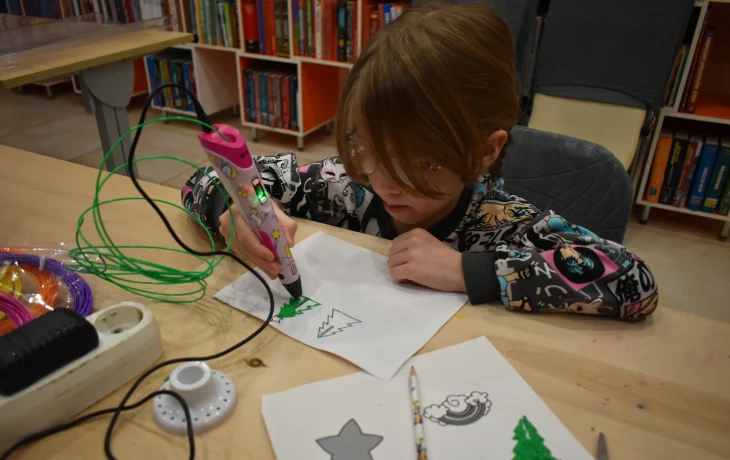 3D-ручка в библиотеке: подготовка к Новому году продолжается