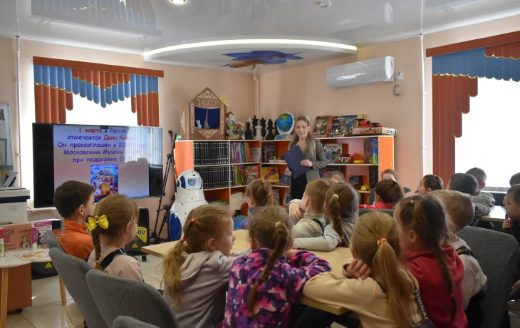 Литературная мозаика "Про котов, котят и кошек - обитателей окошек"