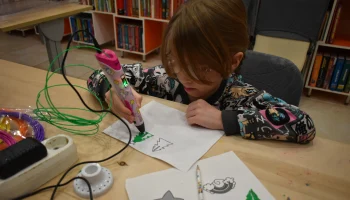 3D-ручка в библиотеке: подготовка к Новому году продолжается 3D-ручка в библиотеке: подготовка к Новому году продолжается