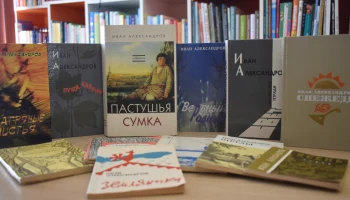 По обе стороны дороги